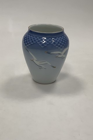 Bing og Grondahl Seagull with Gold Vase No 681