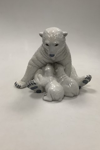 Royal Copenhagen Figurine of Polar Bear with Cubs No 087 Allan Therkelsen