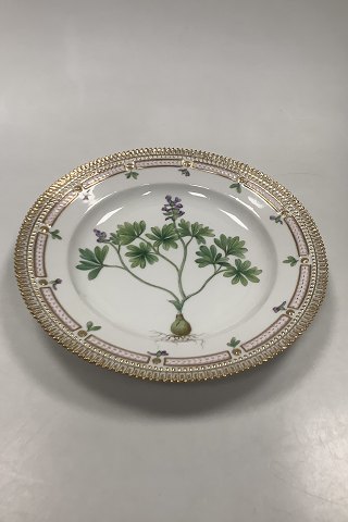 Royal Copenhagen Flora Danica Dinner Plate No. 624 (20/3549)