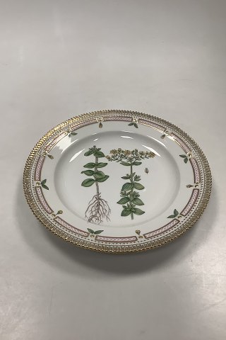 Royal Copenhagen Flora Danica Dinner Plate No. 624 ( 20 / 3549 )