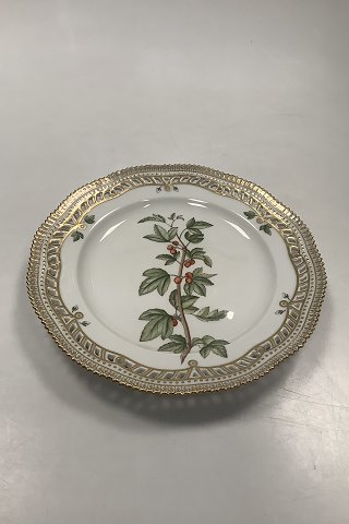 Royal Copenhagen Flora Danica Luncheon Plate No 20 / 3554 with Pierced Border.