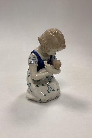 Gräfenthal GDR Figurine of Girl with Doll