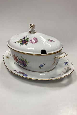 Royal Copenhagen Saxon Flower Light Tureen No 1666 and Platter No 493/1671