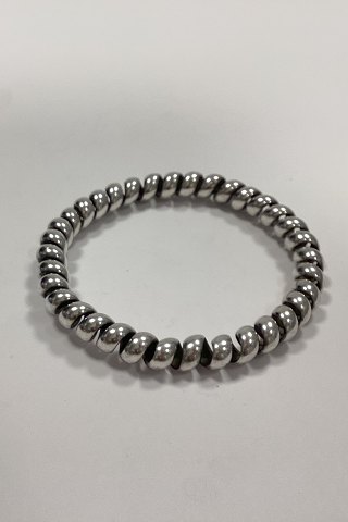 Modern Spiral shaped Armring Bangle in silver