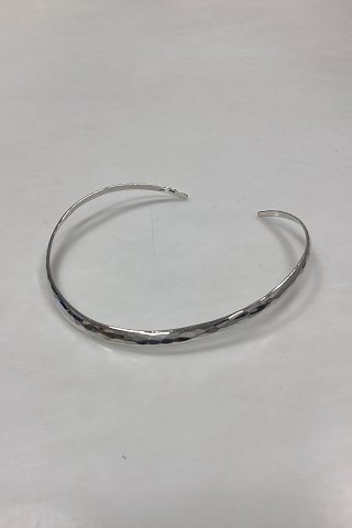 Modern Open Neckring in Sterling Silver. 