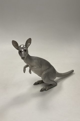 Royal Copenhagen Figurine Kangaroo turning No 469