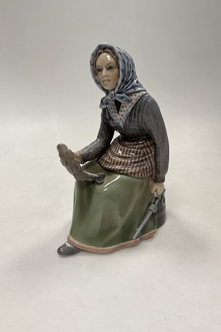 Dahl Jensen Figurine Girl from Skovshoved No. 1150