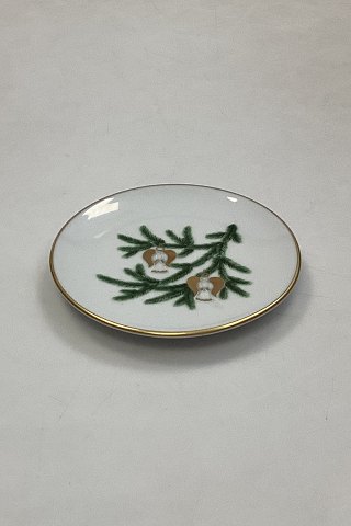 Bing and Grondahl Christmas theme plate 2811/5709 - Angels on a pine branch