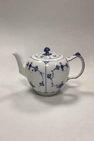 Royal Copenhagen Blue Fluted Plain Teapot No. 259