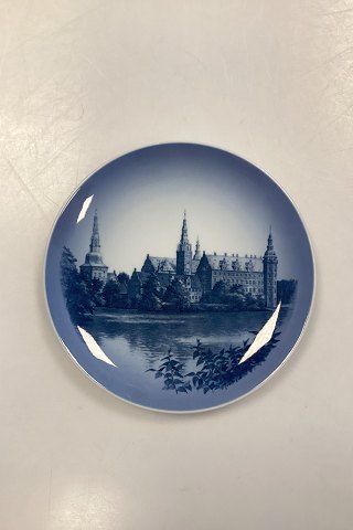 Royal Copenhagen Plate with Frederiksborg Castle No. 123/4754