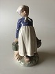 Royal Copenhagen Figurine Peasant girl with lunch No 815