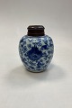 Oriental Chinese Vase / Gingerjar  with motif in white and blue from Jiaqing perioden 1795-1820?