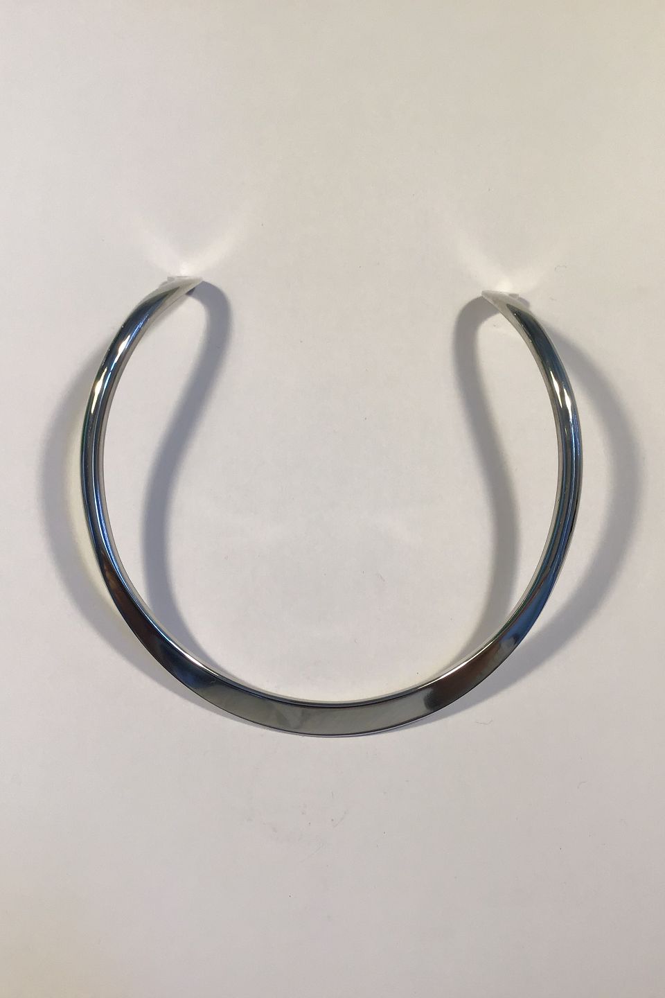 दी इंडियन हैडीक्राफ्ट स्टोर Oxidised Silver Path Pendant in Metal Neck Ring  स्टर्लिंग सिल्वर नेकलेस Price in India - Buy दी इंडियन हैडीक्राफ्ट स्टोर  Oxidised Silver Path Pendant in ...